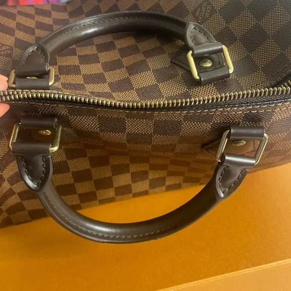 🎉SOLD✨🎉Authentic Louis Vuitton Damier Ebene Speedy 30 (2019) - Picture 8 of 16
